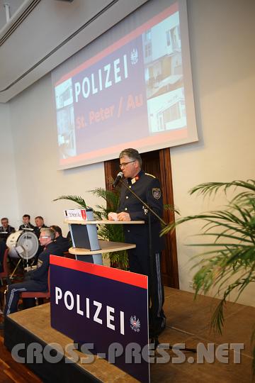2010.03.12_13.35.54.jpg - Bezirkspolizeikommandant Horst Schmutzer moderierte die Veranstaltung.