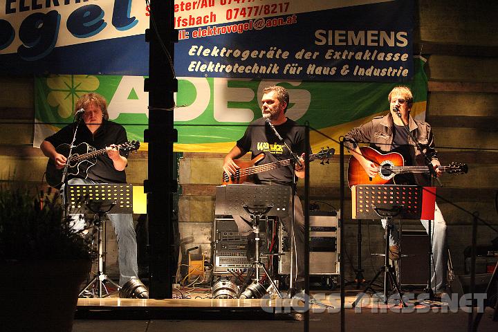 2009.06.20_21.55.34.jpg - Die Waidhofner Spitzenmusiker "De3" wurden leider nicht ihren knstlerischen Fhigkeiten entsprechend wahrgenommen. :(
