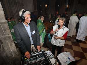 WeltMissions-Sonntag Für Radio Maria übertrug die hl. Messe live das Mobilteam Margit und Franz Silhengst.