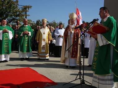 Obnovljen Stepinčev dom Krašić, 03.09.2021 Biskup Ivan Šaško je otvorio obnovljeni spomendom bl. kardinala Alojzija Stepinca, te blagoslovio...