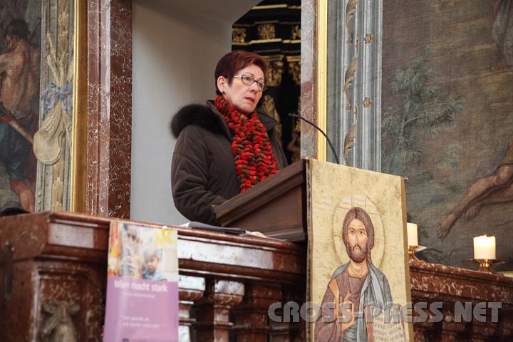 2009.03.08_10.14.02.jpg - Rosemarie Schiefermeier von der "kfb" bei der Lesung.