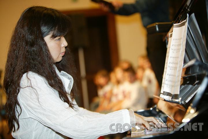 2008.10.25_21.17.20.JPG - Die Pianistin Yuri Schneider aus Japan.