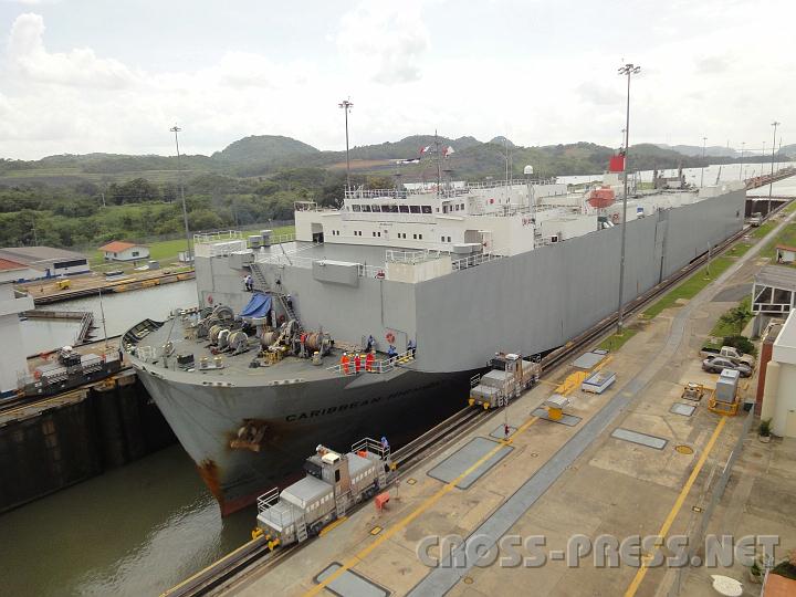 5-81.JPG - Panama Kanal.