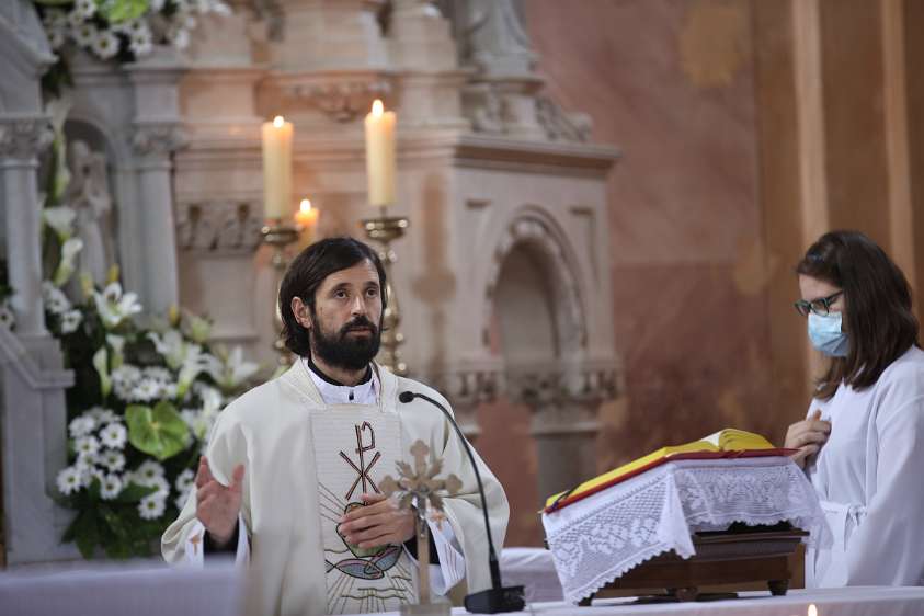 Sv. Misa na sv. Antuna u župi sv. Antuna Završni blagoslov, don Tomislav Zečević