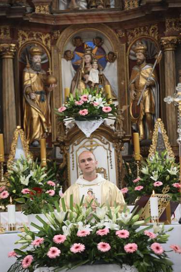"Mlada misa" - fr. Jure Josipović Fr, Jure pozdravlja vjernike