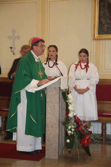 Blagoslov spomendoma bl. Kardinala Stepinca, te hodočasničkog doma Biskup Ivan Šaško.
