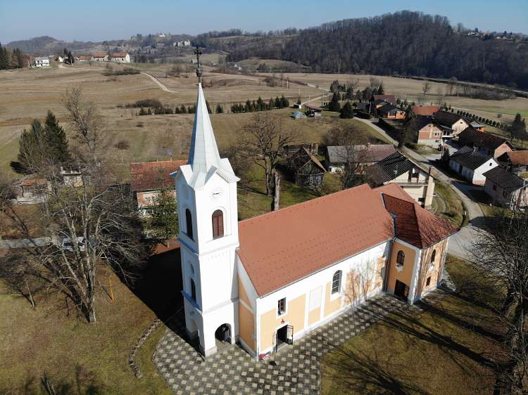Novigrad - župna crkva, groblje i utvrda