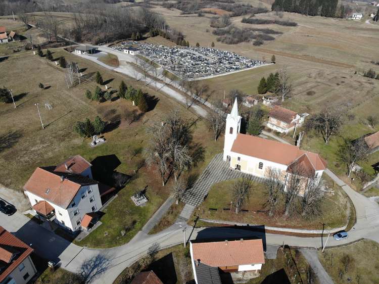 Novigrad - župna crkva, groblje i utvrda