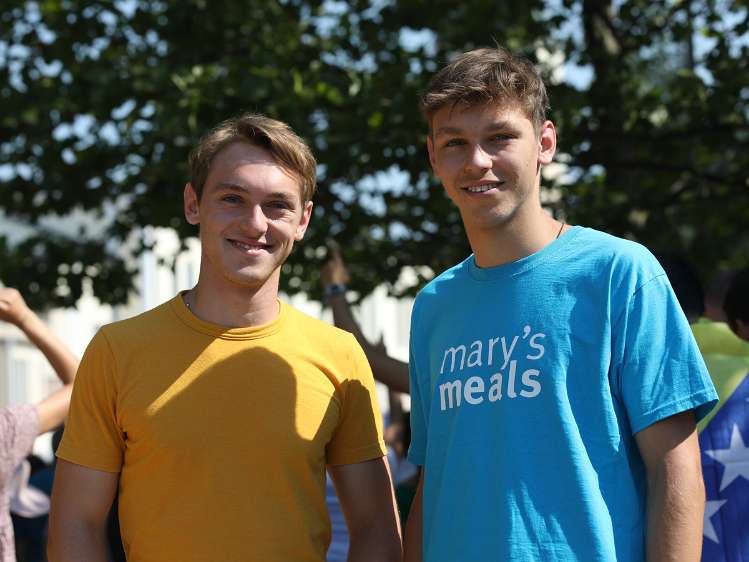 Mladifest 2022 Gabriel und Matthias Aigner aus Biberbach, Niederösterreich: G: "Među ist für mich ein Gnadenort, wo meine Akkus wieder aufgeladen werden, die im Alltag schnell...