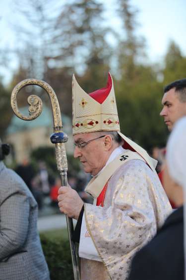Euharistija povodom svetkovine Svih Svetih na zagrebačkom Mirogoju sa kardinalom Bozanićem