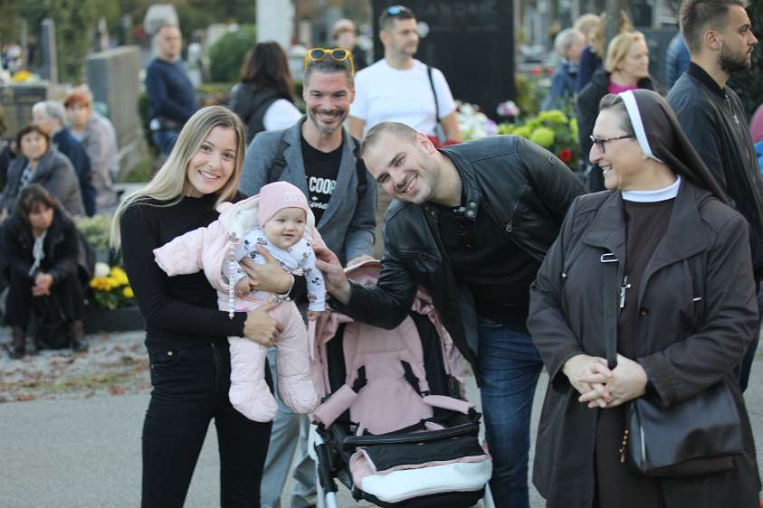 Euharistija povodom svetkovine Svih Svetih na zagrebačkom Mirogoju sa kardinalom Bozanićem