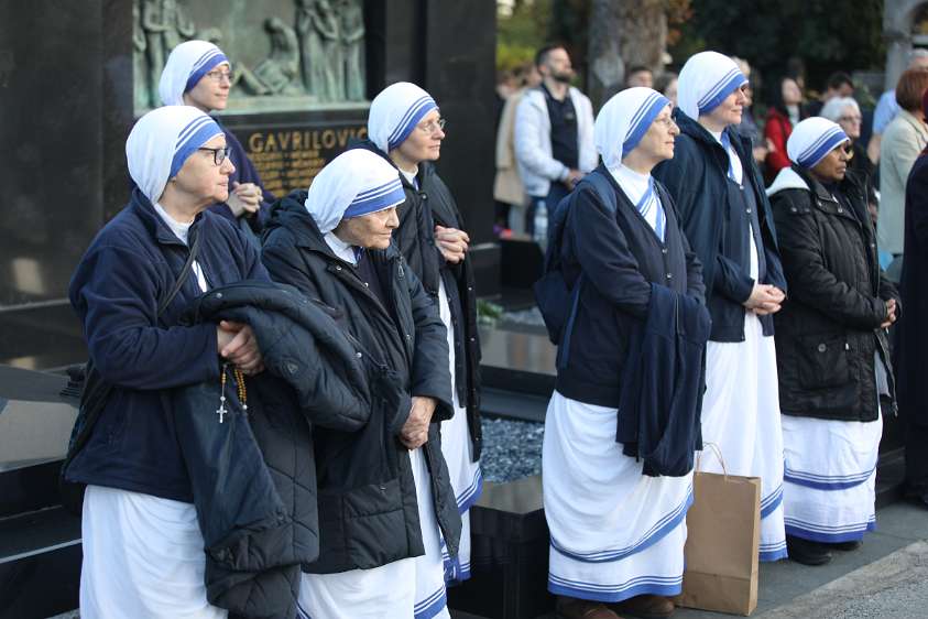 Euharistija povodom svetkovine Svih Svetih na zagrebačkom Mirogoju sa kardinalom Bozanićem
