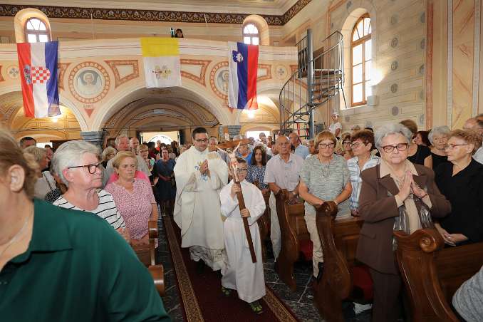 Mala Gospa na Svetoj Gori Introitus