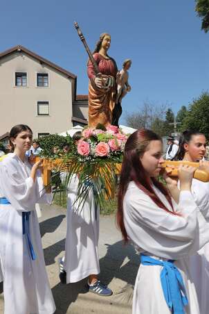 Velika Gospa u Novigradu Procesija s drevnim kipom Majke Božje Novigradske.