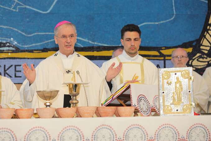 Proglašenje crkve Nacionalnog Svetišta sv. Josipa bazilikom Znak mira, nadbiskup Dražen Kutleša