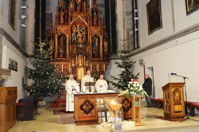 Radio-Maria JahresEröffnungsMesse In der Amstettner Stadtpfarrkirche St. Stephan - gegenüber dem ersten Studio von Radio Maria Österreich - zelebrierten Programmdirektor Br. Peter Ackermann, Hw....