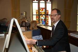 FriedensFest zu Ehren von Dr. Stefan Matzenberger Chorleiter und Organist Ferdinand Schenkermayr.