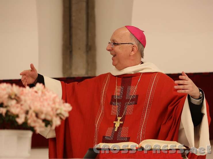 2013.05.03_19.24.35.jpg - Heilige Messe mit Weihbischof Marian Eleganti OSB in der Michaelskapelle anlässlich des Projektes "Mehrwert Glaube".