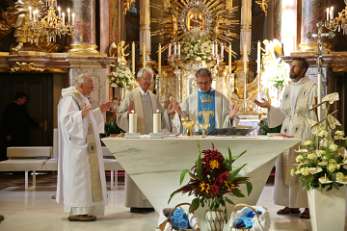 Heilige Messe und Laudatio