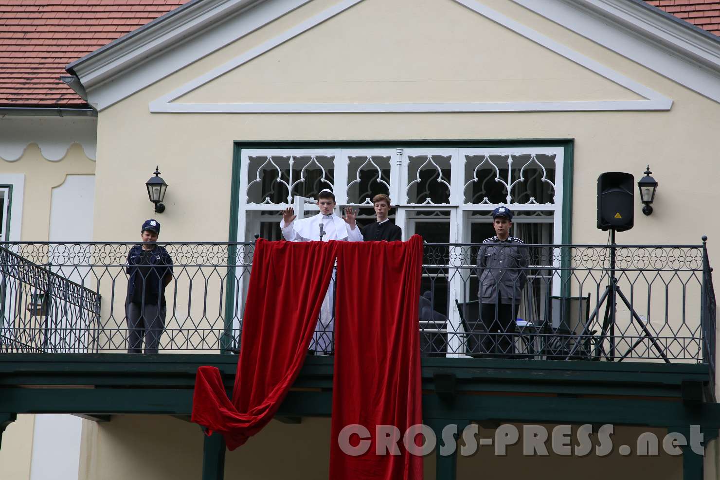 2017.07.29_18.48.04.jpg - "Papstfenster"