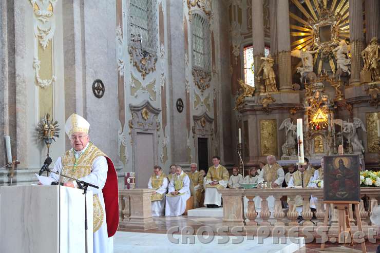 2014.06.15_10.06.58.jpg - Nuntius Peter Stephan Zurbriggen bei seiner Predigt.