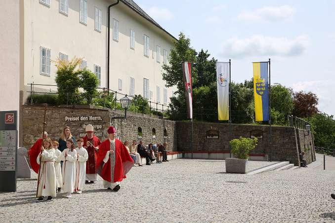 Überdiözesane Firmung Sonntagberg (10h30) Einzug