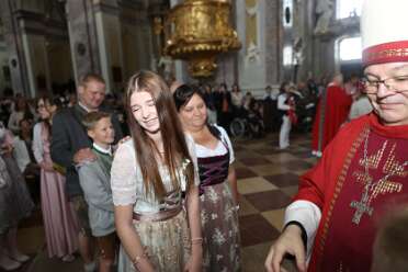 Salbung durch Abt Petrus Die Spendung des Sakramentes wird hier nicht veröffentlicht, da die Begegnung mit dem Heiligen Geist zu intim ist.