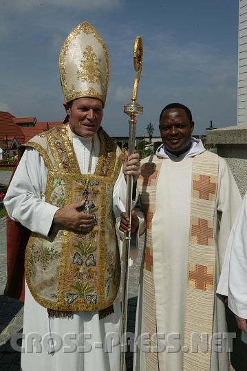 2008.07.27_10.53.22_01.JPG - Abt Berthold Heigl mit Father John Chrysosthomos.
