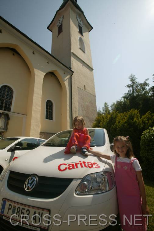 06.06.25_040 Statt Glamour-Girls der Formel 1, hier die Fotomodels der Familien-Caritas.  :)