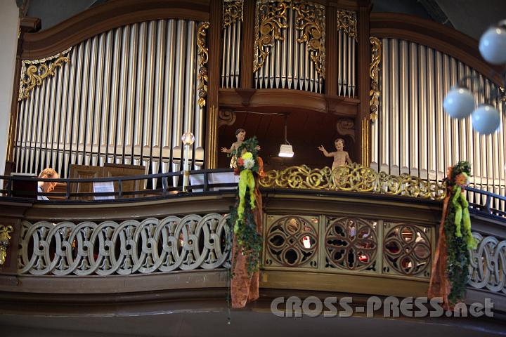 2011.09.11_09.39.58.jpg - Die Orgel wird seit alters und zu Recht als die Königin der Instrumente bezeichnet, weil sie alle Töne der Schöpfung aufnimmt und die Fülle des menschlichen Empfindens zum Schwingen bringt. (Papst Benedikt XVI.)