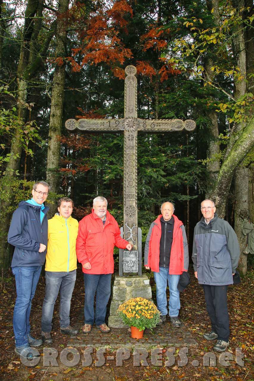 2016.10.26_11.51.28.JPG - "Gipfelfoto" mit Bürgermeister Johannes Heuras, AV-Vorstand Hermann Sonnleitner, Peter Haberfehlner und Lambert Jelinek.