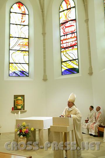 2008.10.02_11.05.09.JPG - Erffnungsgottesdienst mit Dizesanbischof Kng in der neu renovierten Kapelle.