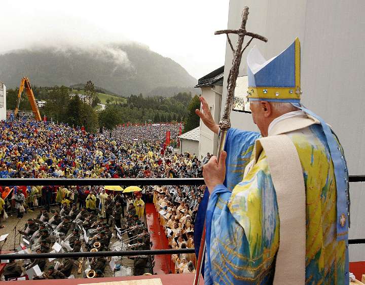 PAPST BENEDIKT XVI IN OESTERREICH: MARIAZELL Papst Benedikt XVI waehrend einer Messe in Mariazell am Samstag, 08. September 2007, im Rahmen eines dreitaegigen Besuches in Oesterreich. APA-FOTO: ROBERT...