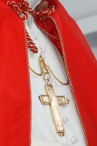 'Auf Christus schauen', Papstbesuch in Österreich 2007 Passt gut zum Österreichbesuch: päpstliches Rot-Weiß-Rot.