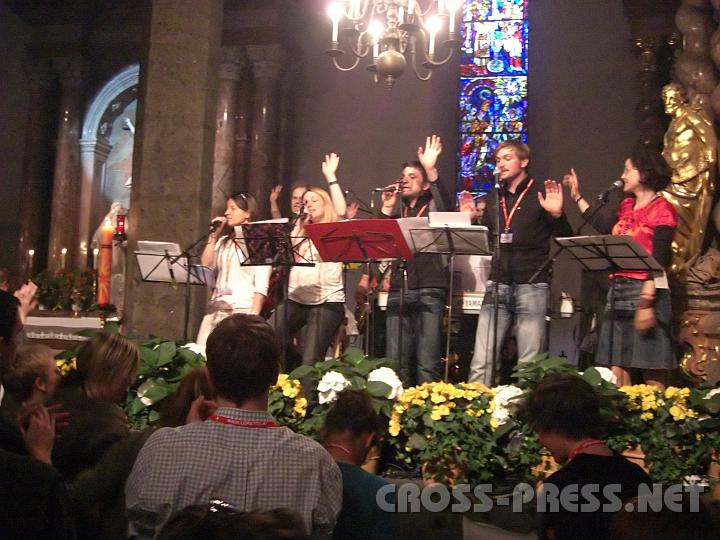 2008-05-11_18.26.05.JPG - Kein Rock-Konzert, sondern Lobpreis in der St.Blasius Kirche.