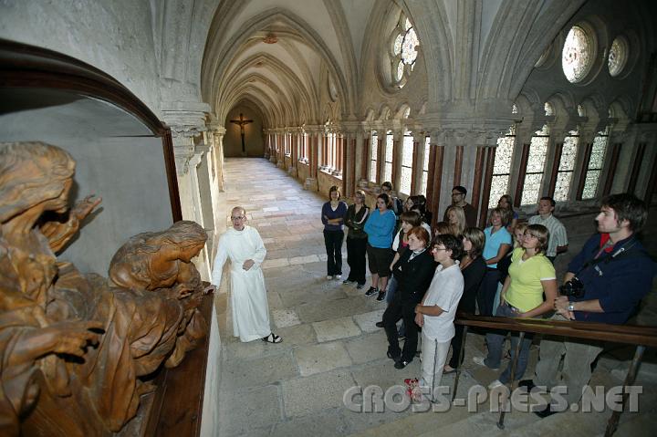 2008.07.05_08.41.32.JPG - Fhrung durch Stift Heiligenkreuz mit Fr. Coelestin