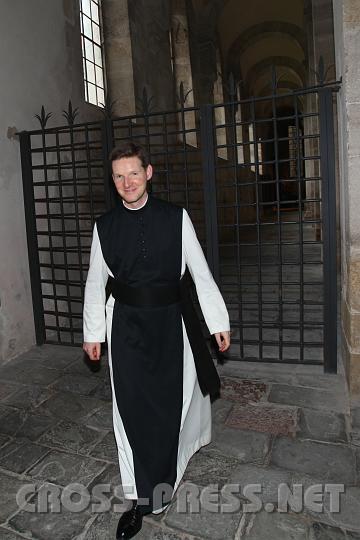 2009.08.14_18.43.25.jpg - Strahlender Fr.Leopold in fricher Mnchsrobe.  ;)