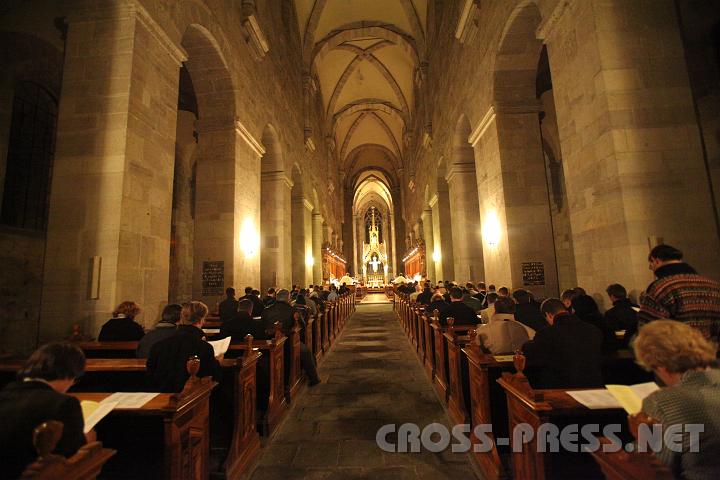 2009.11.20_18.02.04.jpg - Selbstverstndlich hatten die Tagungsgste die Gelegenheit, in der Stiftskirche am Stundengebet der Mnche teilzunehmen.