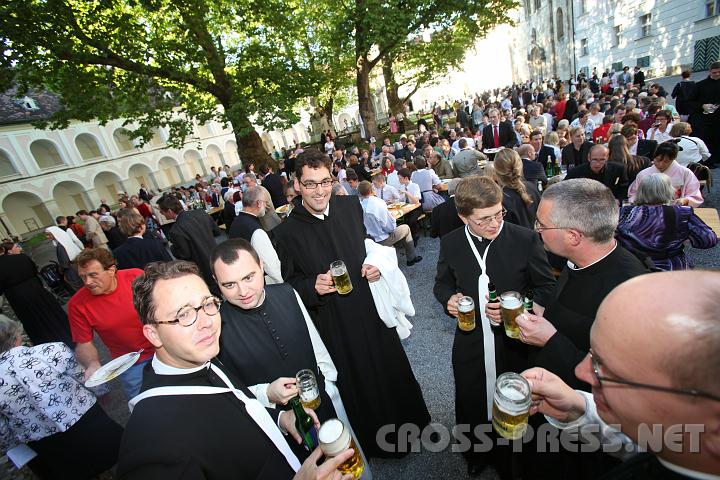 2010.08.15_17.53.28.jpg - Trapisten brauen es, die Ziestrzienser trinken es.  ;)))