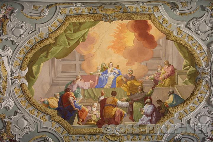 2010.08.27_15.24.41.jpg - Monumentale Darstellung des Pfingstereignisses auf einem Deskenfresko in der Stiftskirche.