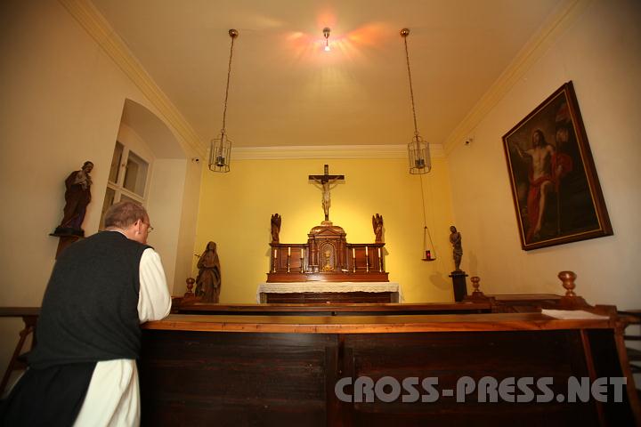 2010.11.15_18.50.26.jpg - Die Krankenkapelle des Stiftes wird auch von gesunden Mönchen aufgesucht.