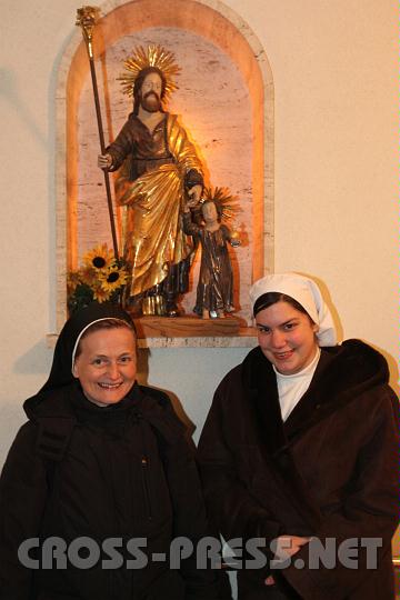 2010.12.04_18.33.30.jpg - Gastgeberinnen der Agape Marienschwestern vom Karmel.