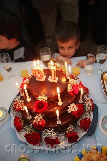 2011.01.15_18.11.23.jpg - "Bekomme ich auch so eine große Torte zu meinem 10. Geburtstag ?"  ;)