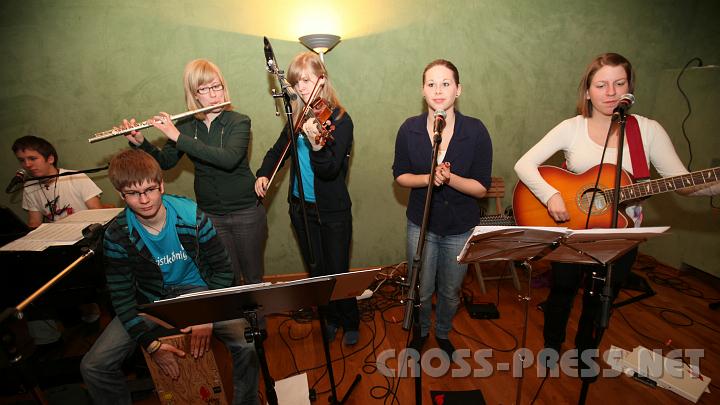2011.02.19_19.30.45.jpg - Gebetskreis-Band in Action.