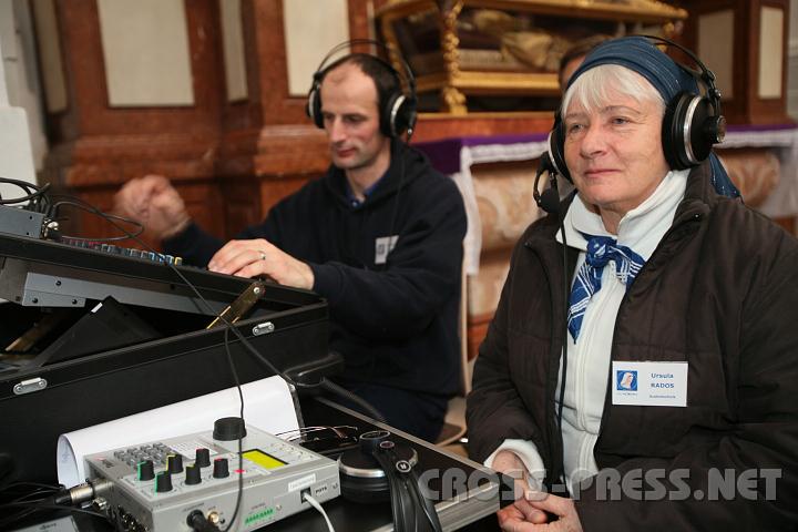 2011.03.19_10.43.32.jpg - Mag. Ursula Rados ist eine erfahrene Übertragungstechnikerin von Radio Maria.