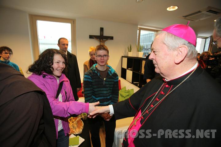 2011.03.19_12.14.20.jpg - Bischof verabschiedet sich leider schon.