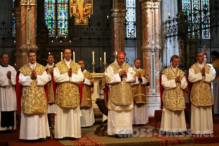 2011.06.19_17.36.51.jpg - V.l.n.r.:   P. Justinus Pech, P. Vinzenz Kleinelanghorst, Kardinal Christoph Schönborn, P. Damian Lienhart und Edmund Waldstein.