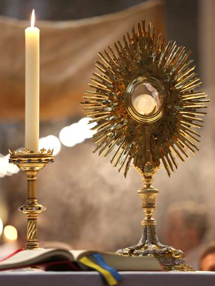 Heilige Woche 2012 im Stift Heiligenkreuz - OsterHochamt Jesus ist auferstanden ! Jesus lebt ! Er lebt auch in Seinem Sakrament !