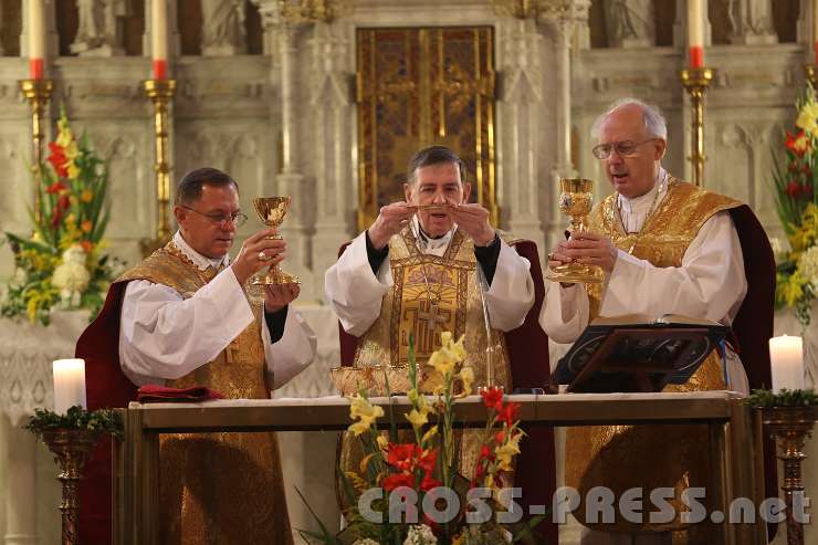 2013.08.28_08.14.53.jpg - Hauptzelebrant war Kardinal Koch, rechts Bischof Egon Kapellari.