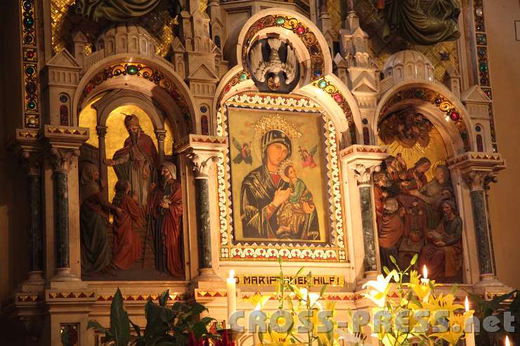 2013.09.14_17.30.12.jpg - Das Muttergottesbild der Herz-Jesu-Kirche ist eine Nachbildung eines Marienbildnisses, von dem behauptet wird, der hl. Lukas selbst habe es geschaffen.